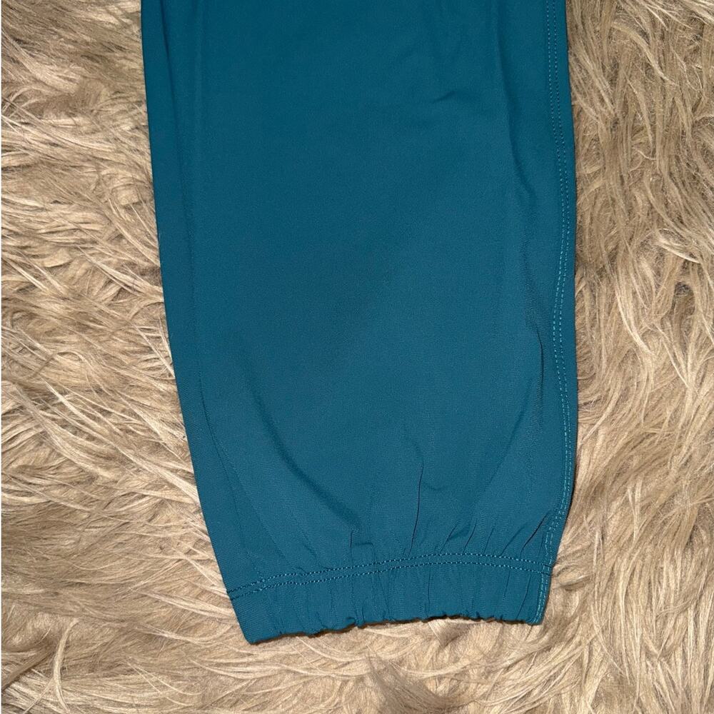 New Fabletics All Day Jogger Green Abyss Women's size M - Picture 8 of 9